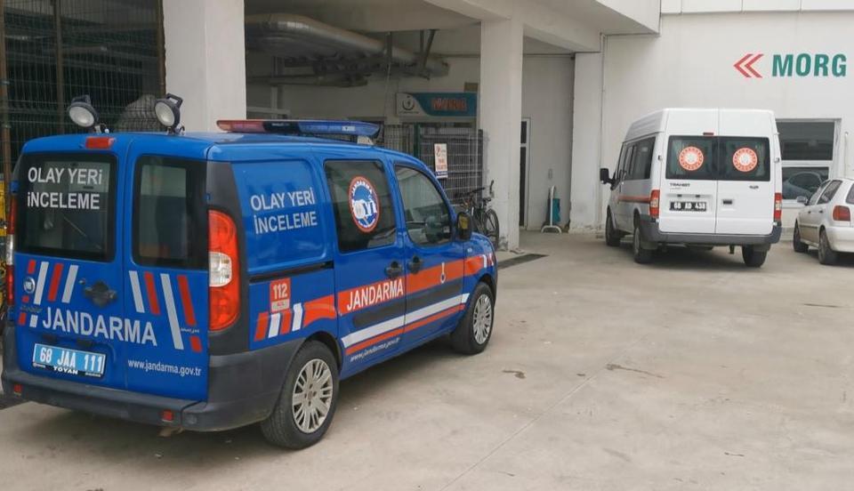 Fırtınanın uçurduğu çatı can aldı