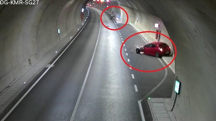 CİNAYET GİBİ KAZA KAMERADA...KARŞI ŞERİDE GEÇEN OTOMOBİL MOTOSİKLETE BÖYLE ÇARPTI: 1 ÖLÜ, 1 AĞIR YARALI ACI DETAY GÜVENLİK KAMERASINDA ÇIKTI : EŞİNİN ARKASINDAN GELİRKEN KAZAYA ŞAHİT OLDU