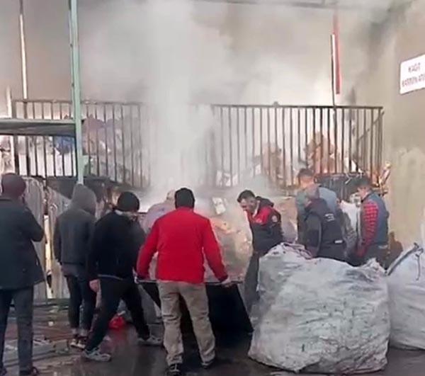 Geri dönüşüm tesisinde yangın korkuttu