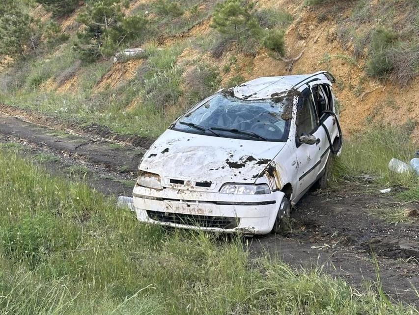 Otomobil şarampole devrildi: 3 yaralı