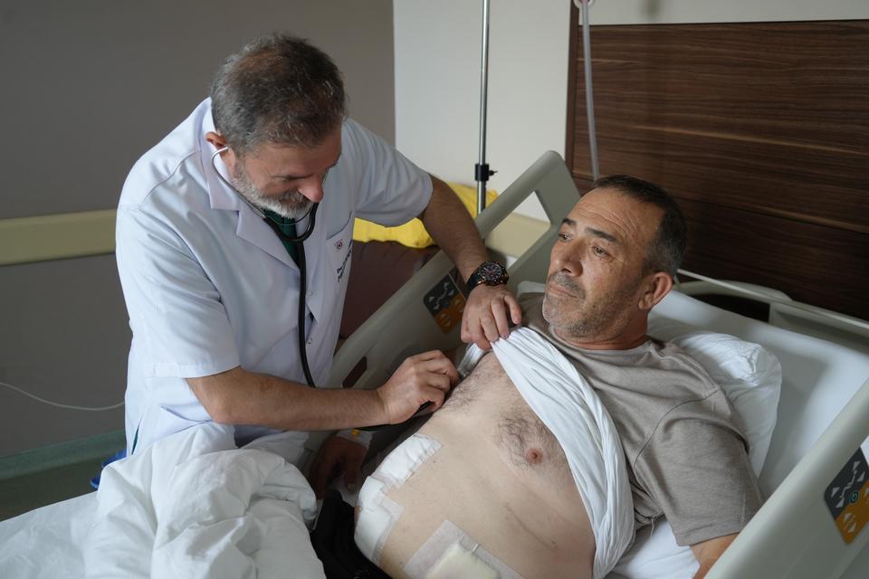 TÜM ORGANLARI TERS YERDE: DOKTORLAR BİLE ŞAŞIRDI KALBİNİN SAĞDA OLDUĞUNU 26 YAŞINDA, TÜM ORGANLARININ TERS OLDUĞUNU 54 YAŞINDA ÖĞRENDİ
