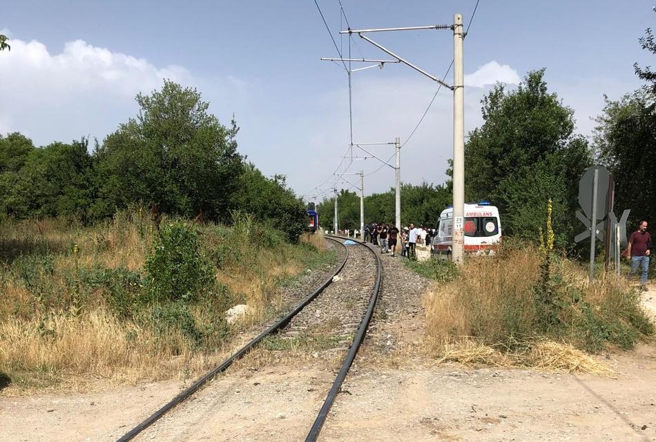 KÜTAHYA'DA YOLCU TRENİ ÇAPA MOTORUNA ÇARPTI: 1 ÖLÜ