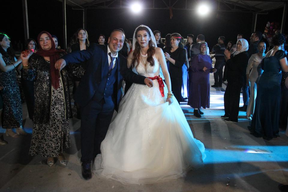 PANDEMİDE NİKAHLANAN ÇİFTİN DÜĞÜN HAYALİ 5 YIL SONRA GERÇEK OLDU NİKAHLARI SESSİZDİ, DÜĞÜNLERİ İSE DAVULLU-ZURNALI "NİKAHIMIZA ANNE-BABAMIZ BİLE GELEMEMİŞTİ"