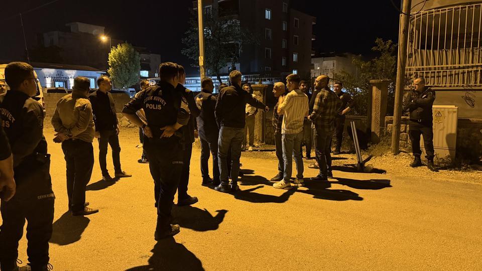 Ev sahibi ile kiracı arasında bıçaklı, sopalı, taşlı kavga: 11 yaralı