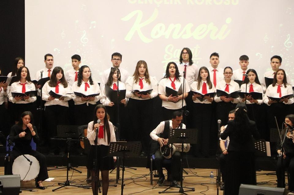GELECEĞİN SANATÇILARI EFELER'DE SAHNE ALDI MÜZİK VE SANAT AKADEMİSİ'NDEN UNUTULMAZ KONSER