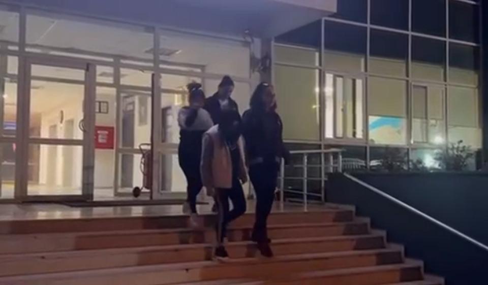 Evde fuhuş yapan 3 kişi yakalandı