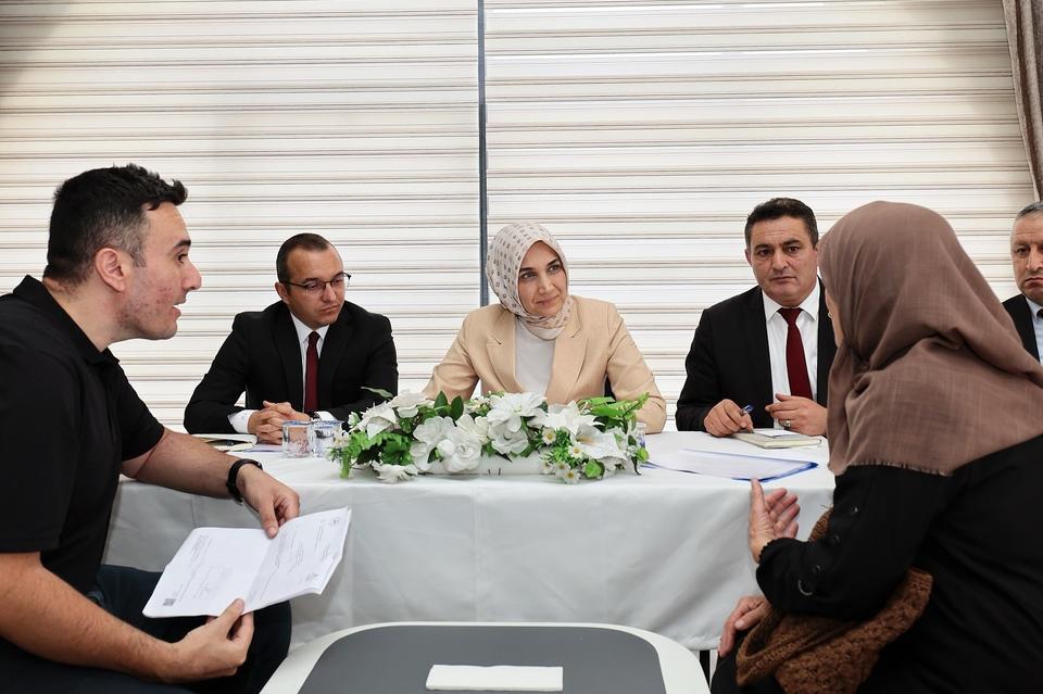 Vali Yiğitbaşı, vatandaşları dinledi