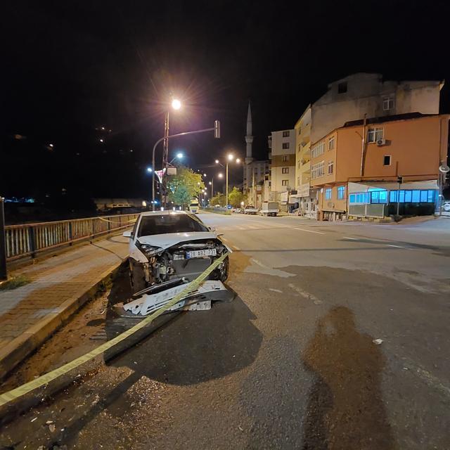 Trafik kazası: 2 ölü, 3 yaralı