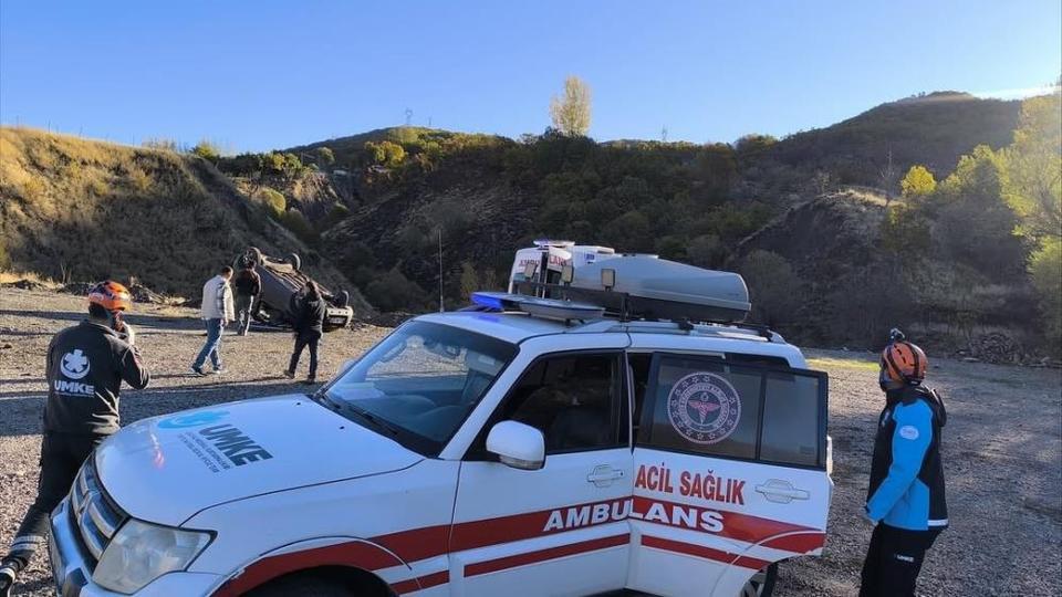 Hafif ticari araç takla attı: 5 yaralı