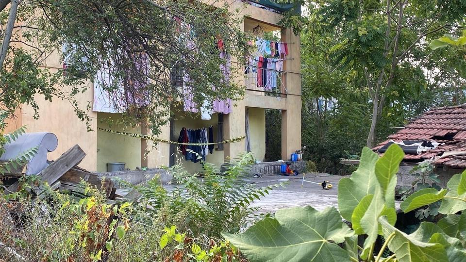 BABASINI ÖLDÜREN ANNESİNİN GÖZYAŞLARINI MAHKEME SALONUNDA SİLDİ "AĞLAMA, ACIYOR MU" KOCASINI ÖLDÜREN KADINA MÜEBBET HAPİS TALEBİ CİNAYETLE YARGILANAN ANNESİNİN GÖZYAŞLARINI SİLEN ÇOCUKTAN YÜREK YAKAN SÖZLER