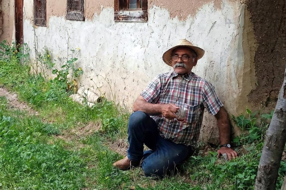 Haber alınamayan yaşlı adam, cami şadırvanında ölü bulundu