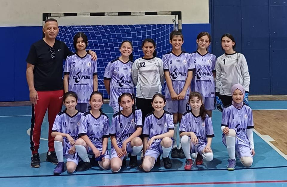 Akçaova'nın küçük kızları ablalarının izinde