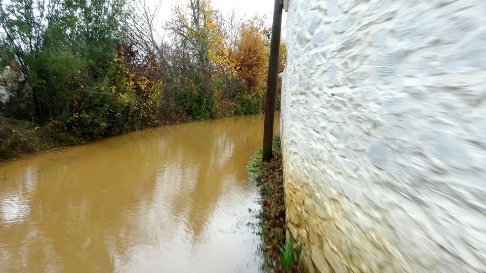 MUĞLA'DA YOĞUN YAĞIŞ SU BASKINLARINA SEBEP OLDU