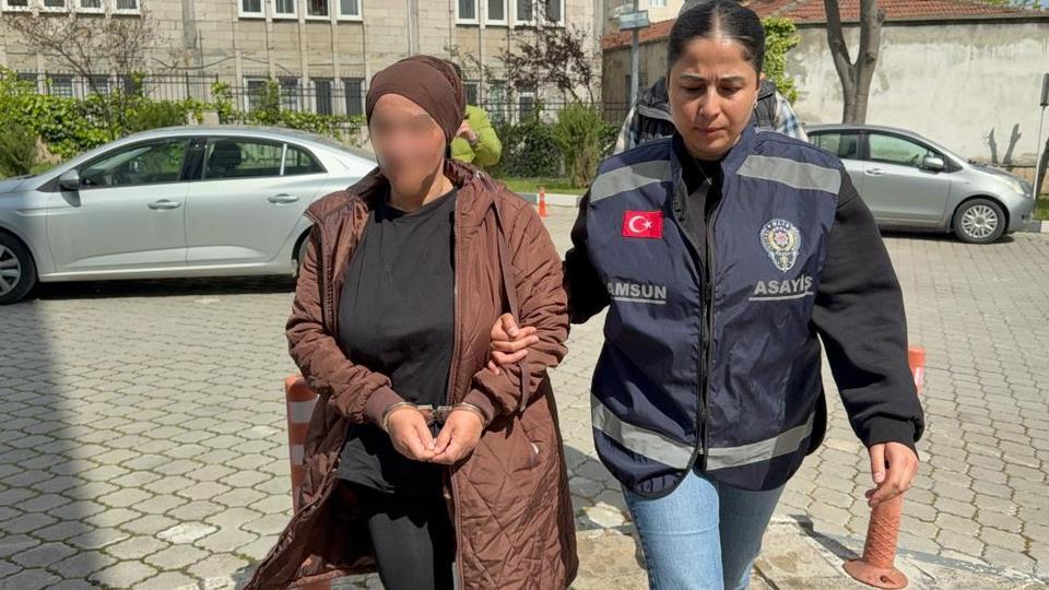 Teyze, yeğeninin altınlarını çaldı; 2 gün sonra kendisine araç aldı