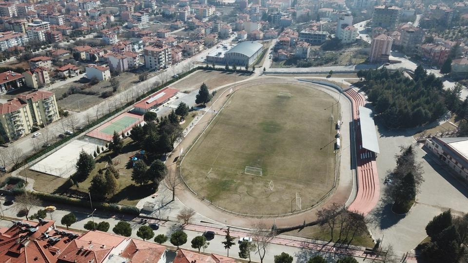 ACIPAYAM'DAKİ FUTBOL SAHASI FIFA STANDARTLARINA GETİRİLDİ