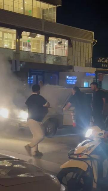Seyir halindeki otomobil alev aldı