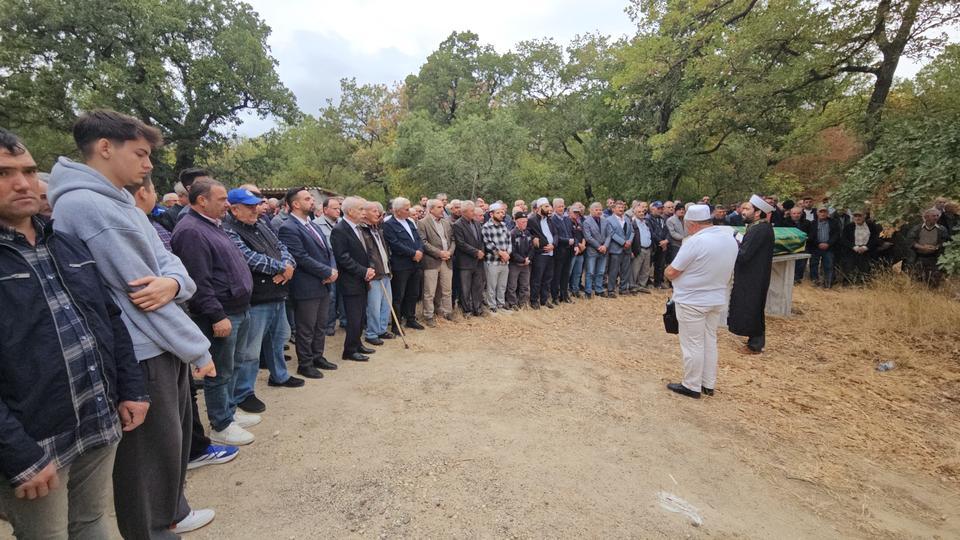 Av tüfeğiyle öldürülmüştü, köy mezarlığına defnedildi