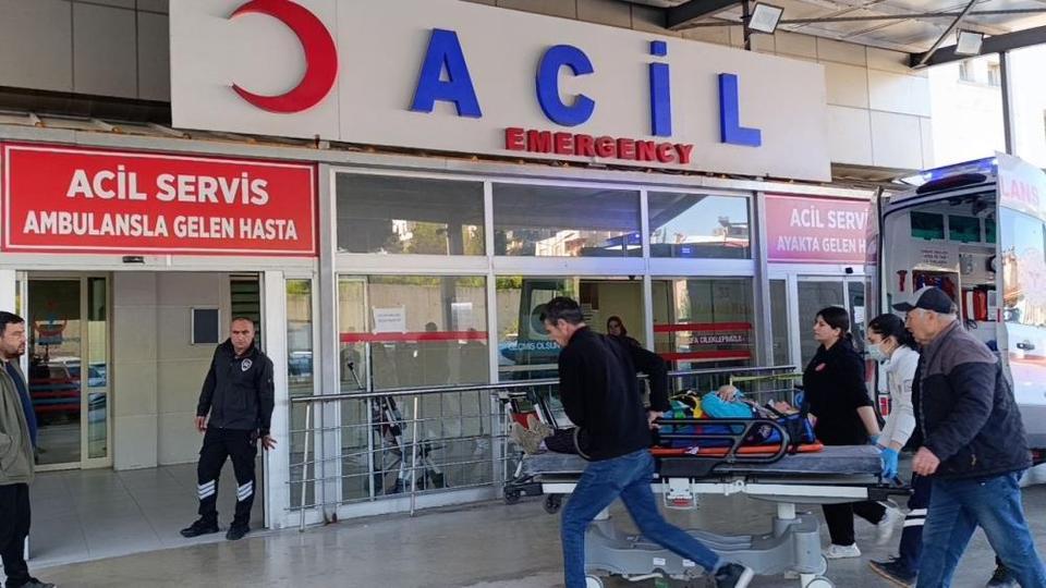 Tarım işçilerini taşıyan minibüs devrildi: 15 yaralı