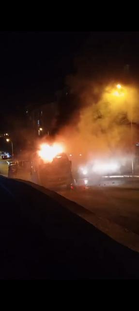 Minibüs yangını: Peş peşe patlamalar paniğe neden oldu