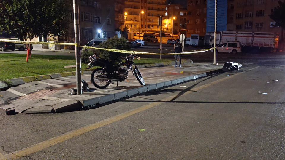 Otomobil ile çarpışan motosikletin sürücüsü öldü