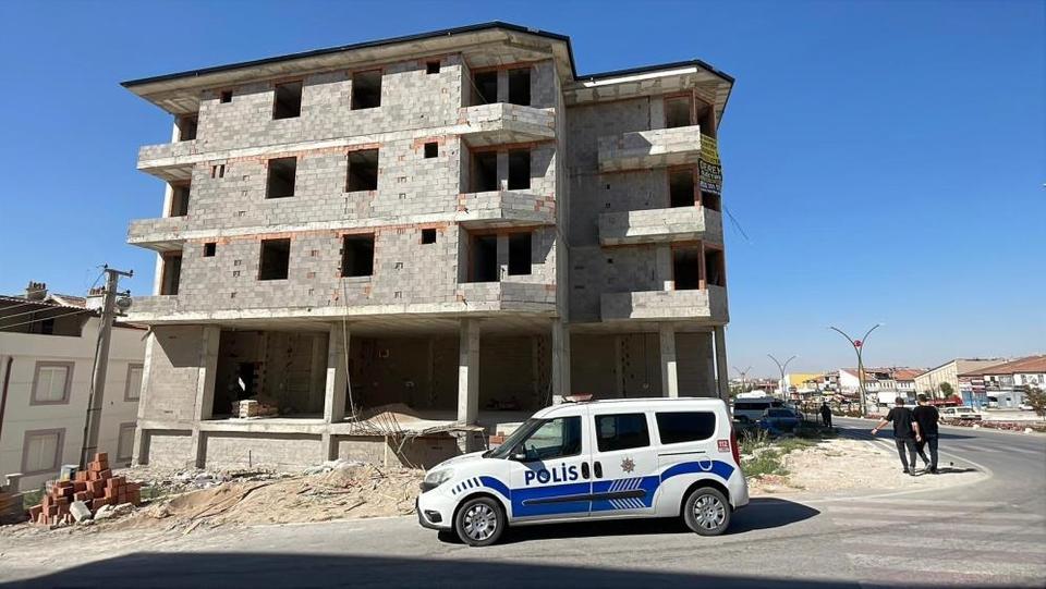 İnşaat alanında yerde yatar vaziyette bulunan yaşlı kadın kurtarılamadı