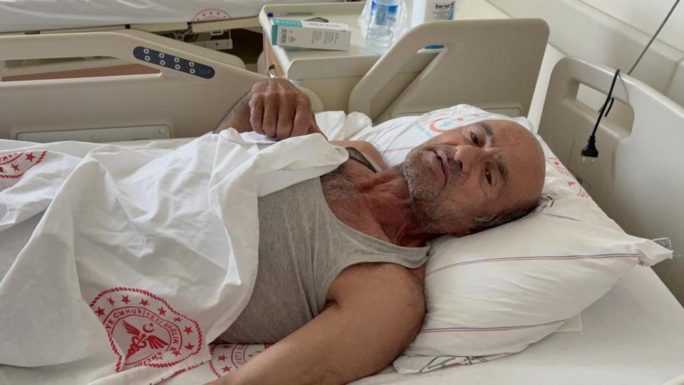 Ayının pençesinden son anda kurtuldu