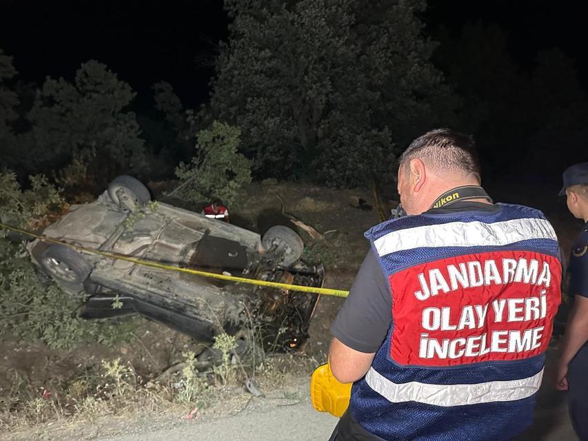 Kontrolden çıkan otomobil şarampole devrildi: 1 ölü, 2 yaralı