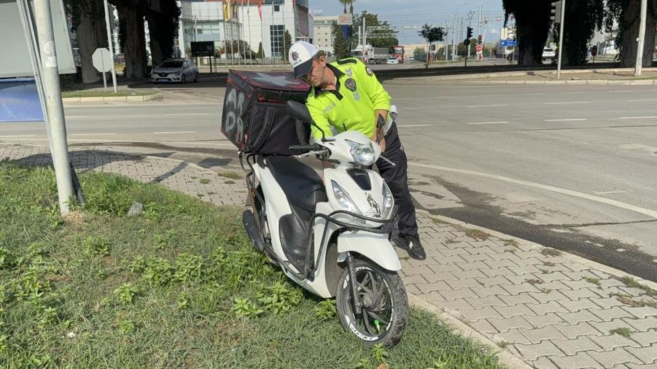 Motosiklet kaldırıma çarptı: 1 yaralı