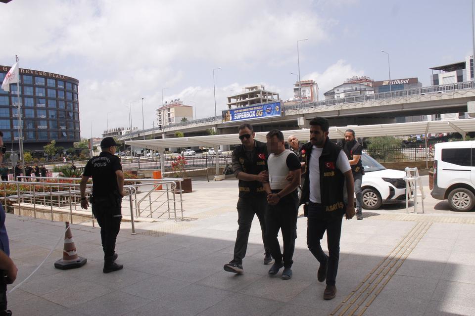 SELEKTÖR YAPMA NEDENİYLE ÇIKAN TARTIŞMADA ÖLDÜRÜLEN 3 KİŞİNİN CENAZELERİ TESLİM ALINDI KATİL ZANLISI ADLİYEYE SEVK EDİLDİ