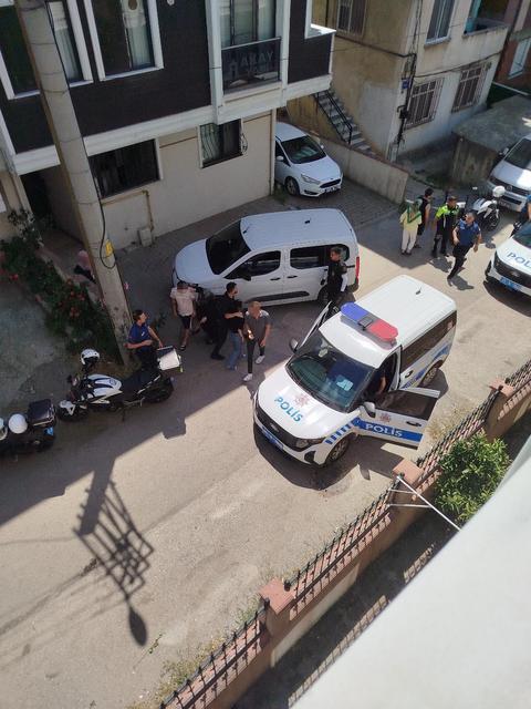 Genç kız misafir olduğu evde ölü bulundu