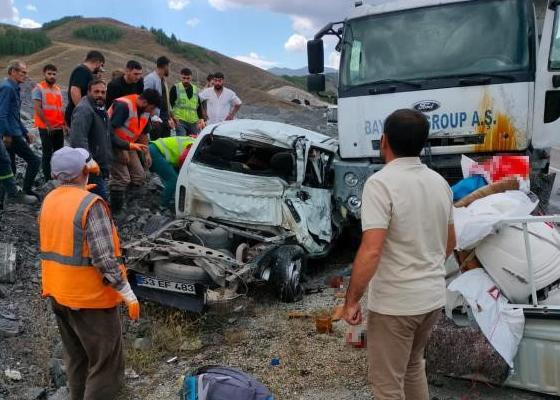 İSPİR'DE FECİ KAZA: 2 ÖLÜ, 2 YARALI