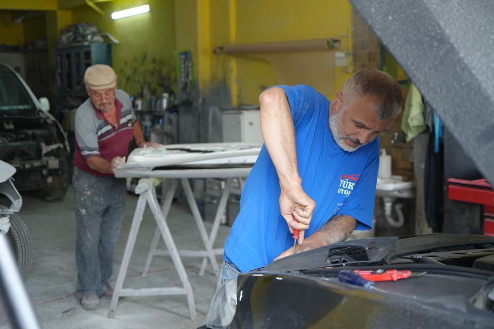 SANAYİDE İŞ ÇOK, ELEMAN YOK