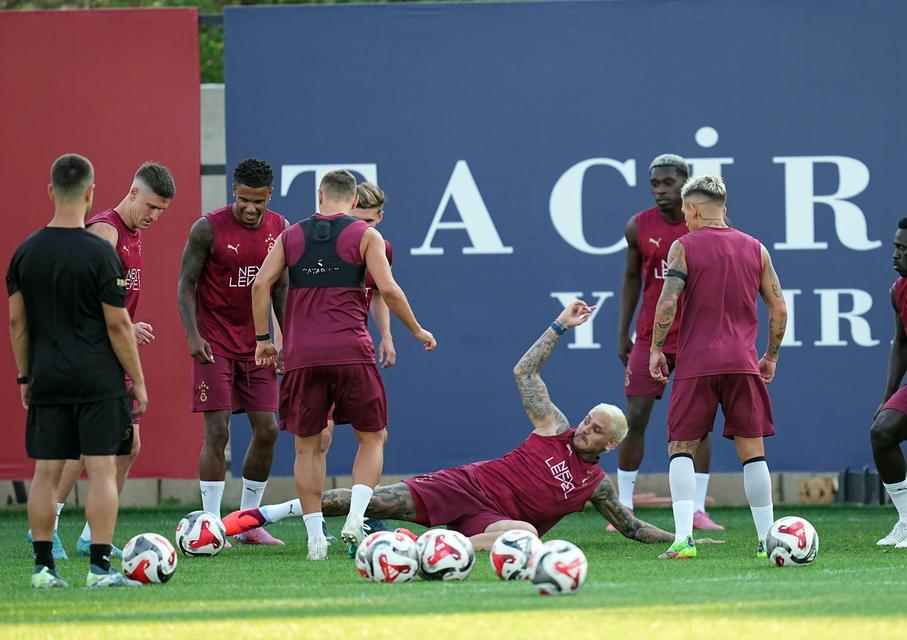 Galatasaray, çift antrenman yaptı