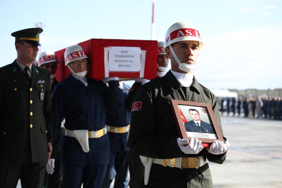 ŞEHİT UZMAN ÇAVUŞ GÜVEN'İN CENAZESİ MEMLEKETİ AYDIN'A UĞURLANDI