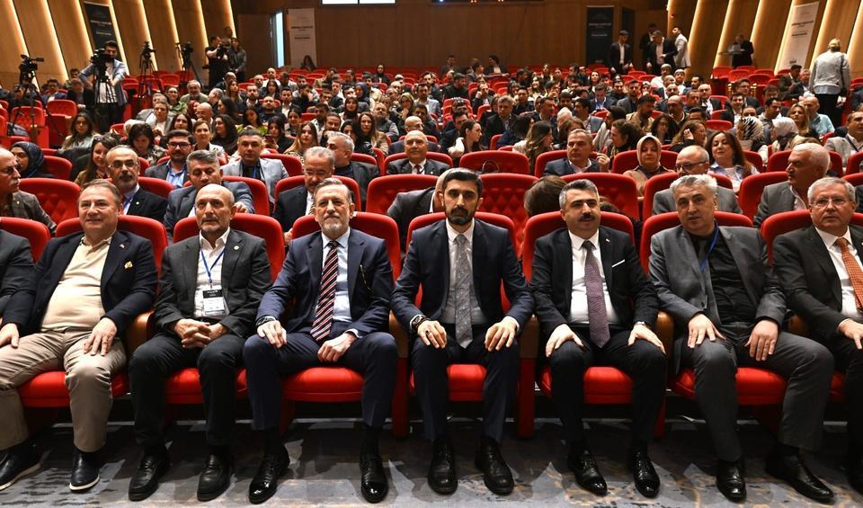 DİRENÇLİ KENTLER ZİRVESİ'NDE BAŞKANLAR UYARDI DAKİKALAR SONRA DEPREM OLDU BURSA BUSİNESS SCHOOL'DA ULUDAĞ DİRENÇLİ KENTLER ZİRVESİ BTSO YÖNETİM KURULU BAŞKANI BURKAY: "PLANLAMAYI YAPAMADIĞINIZ HİÇBİR SÜRECİ YÖNETEMEZSİNİZ"