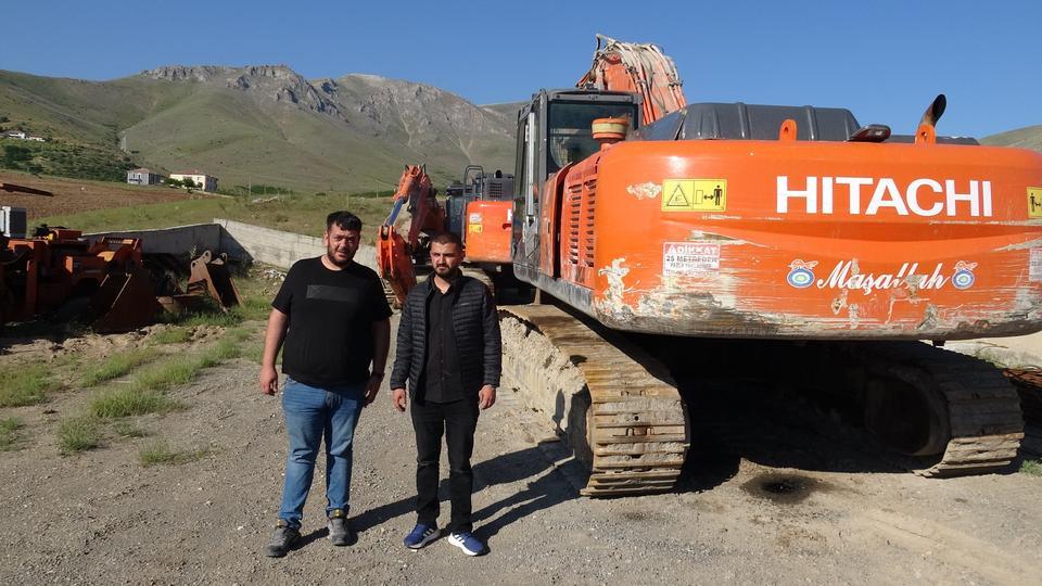 Dedektif gibi iz sürdüler, gasp edilen iş makinelerini dağın başında buldular