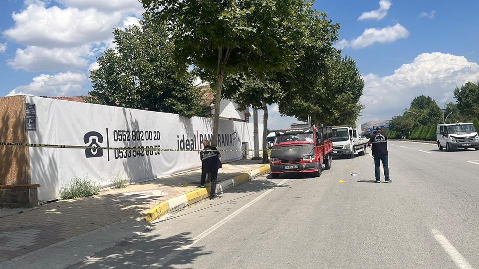 ÇORUM'DA AKRABALAR ARASINDA 'KIZ KAÇIRMA' KAVGASI: 1'İ AĞIR 4 YARALI