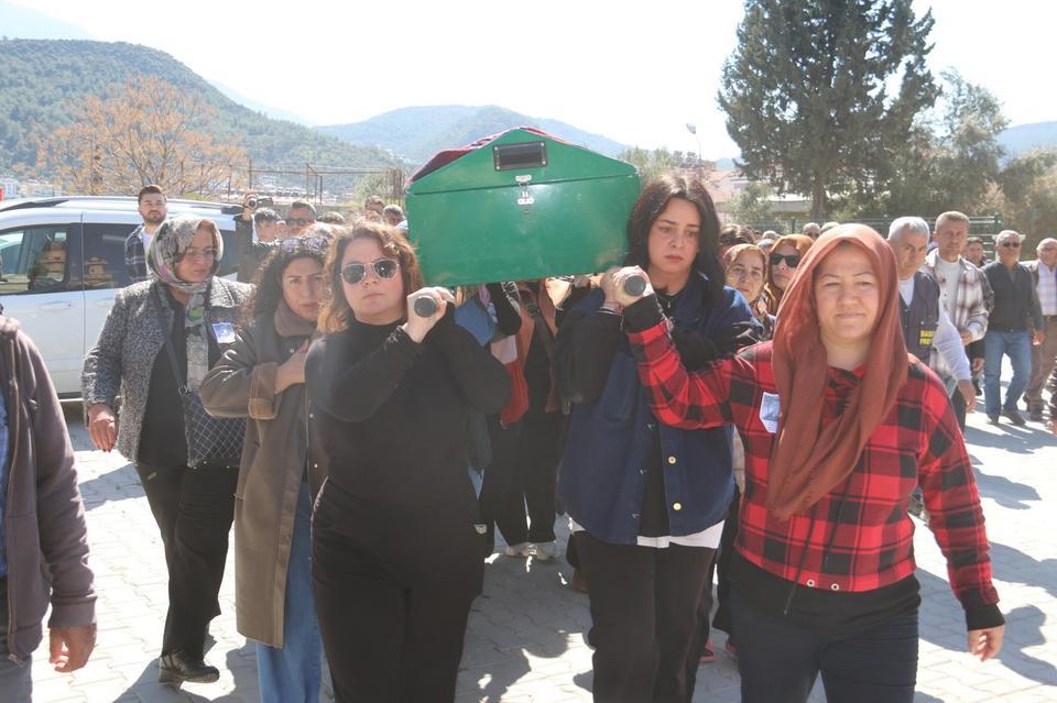 Tabutunu erkeklere bırakmadılar