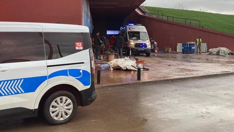 3 metre derinliğindeki boş akvaryuma düşen işçi yaralandı