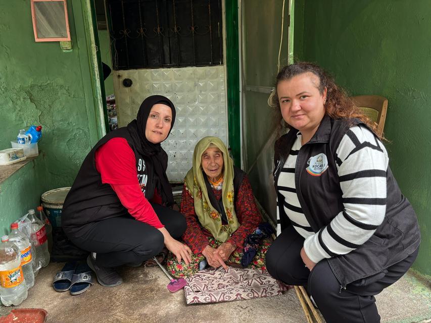 Koçarlı'da 'Sosyal Hizmet Destek Ekibi' çalmadık kapı bırakmıyor