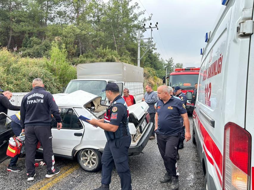 BOZDOĞAN'DA TRAFİK KAZASI: 1 ÖLÜ, 2 YARALI