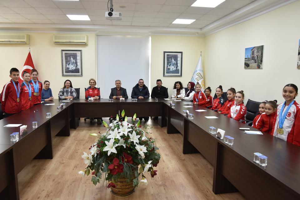 Didim’in gururu madalyalı sporcular Ticaret Odası’nda ağırlandı