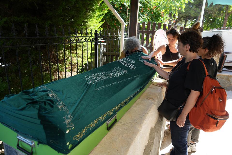 Kurtlar Vadisi dizisinin 'Kibritçi Cevat’ı Şekip Taşpınar son yolculuğuna uğurlandı