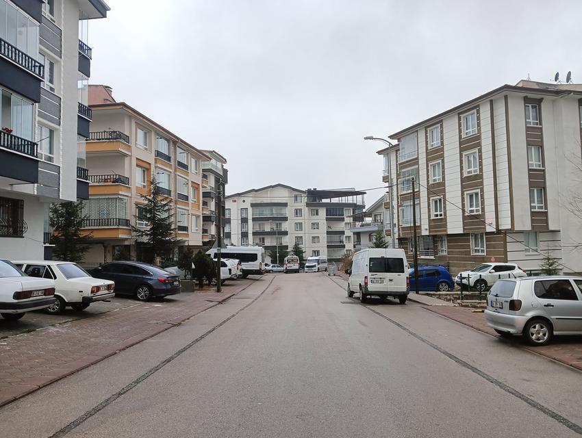 BOŞANMA AŞAMASINDAKİ EŞİNİN EVİNDE BIÇAĞI BOĞAZINA DAYAYIP İNTİHARA KALKIŞTI