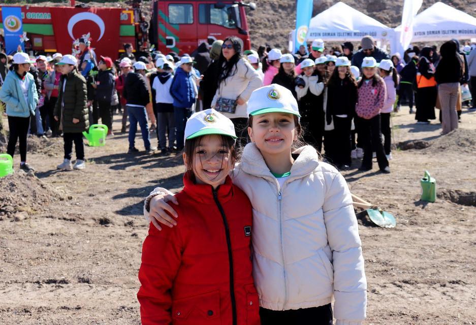 AYDIN'DA FİDANLAR TOPRAKLA BULUŞTU