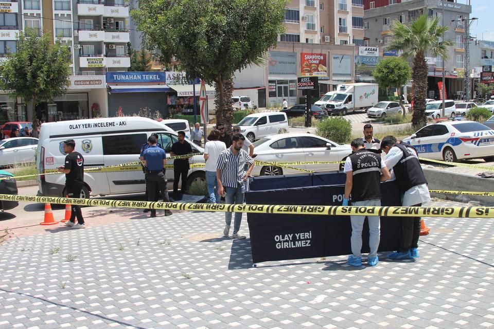 EMEKLİ POLİS, BIÇAKLA SALDIRAN OĞLUNU ÖLDÜRDÜ GEÇEN YIL YANGINDA KAYBOLMUŞTU, BABASININ SİLAHIYLA HAYATINI KAYBETTİ