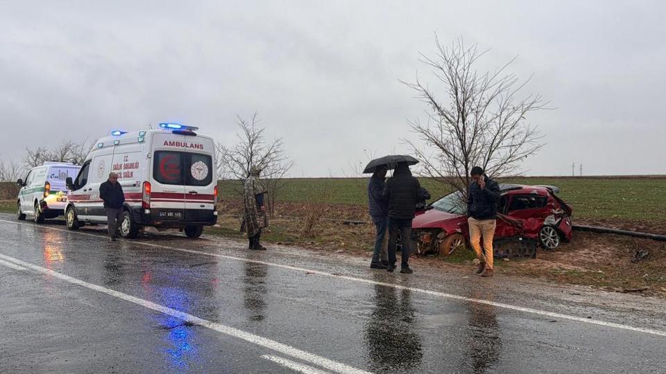 Geziye giden gençler feci kazada hayatını kaybetti