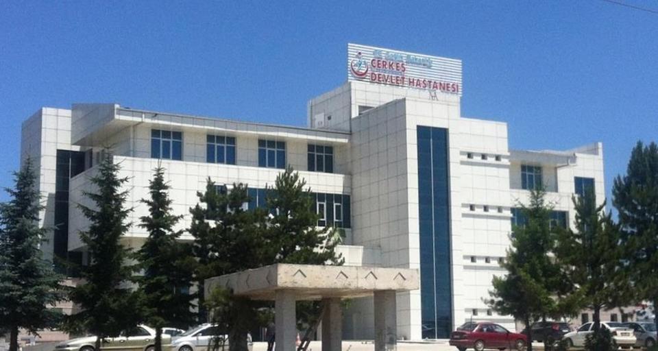 Hafif ticari araç şarampole devrildi: 2’si çocuk 4 yaralı