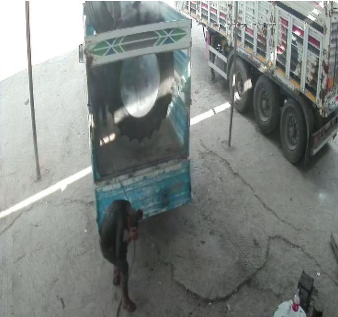 Şişirilen lastik bomba gibi patladı