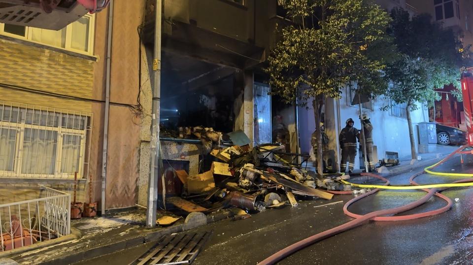 İş yerinde çıkan yangın binayı sardı: 1 yaralı